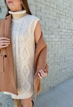 Load image into Gallery viewer, Timeless Camel Coat
