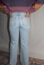 Load image into Gallery viewer, Devon Vintage High Flare Jeans
