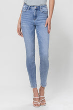 Load image into Gallery viewer, 90s High Rise Skinny Jeans
