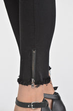 Load image into Gallery viewer, Black Skinny Jean with Zipper Detail
