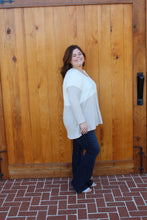 Load image into Gallery viewer, Color Block Waffle Knit Curvy Top
